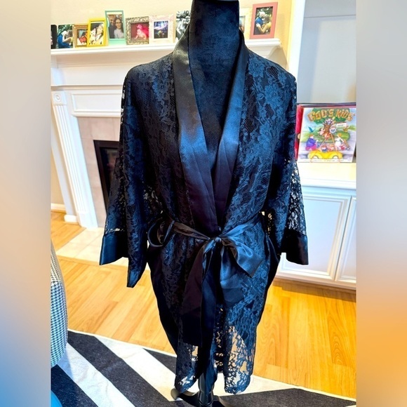 VICTORIA'S SECRET Vintage Gold Label Black Lace and Satin Robe One Size GVC - Picture 1 of 4